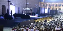 Compensi in ritardo per i ballerini: "La vedova è allegra, i lavoratori no"