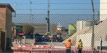 Incidente mortale al porto di Ravenna, operaio travolto da un camion