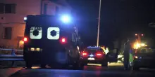 Attraversa, investita da un camion: muore sul colpo