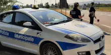 Guidava l’auto senza mai aver preso la patente