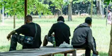 Parchi, dilaga il degrado. La ’fuga’ delle famiglie: "Spaccio e sporcizia"