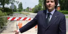 Colonnine davanti alla farmacia . A Sesto la polemica è elettrica . FdI: "Tolti posti auto ai più fragili"