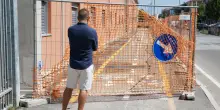 Proteste in via del Mercato : "Cantieri infiniti, uno strazio . Bloccano da anni anche la ciclabile"