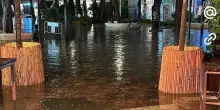 Scende la pioggia, strade allagate