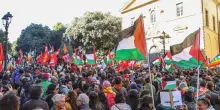 In centinaia per la Flotilla. Studenti, lavoratori, pensionati:: "Fermate il genocidio a Gaza"