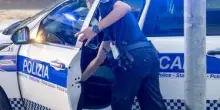 Prova a rapinare uomo nel parco: arrestato