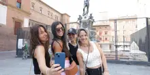 Come va il turismo a Bologna quest’estate? “Servono più eventi, i visitatori spendono meno”
