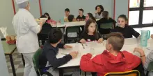 Caro costi alle mense scolastiche: “Per una famiglia con due figli aumenti fino a 800 euro all’anno”