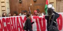 Picchetto al liceo Minghetti di Bologna: “Blocchiamo tutto per Gaza”