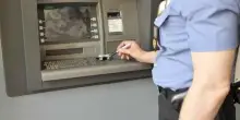 Ruba bancomat e preleva denaro a Bagnolo, denunciata