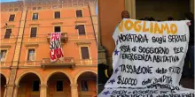 Sfratto a Bologna, dopo gli scontri occupato un palazzo in via Don Minzoni. “Qui le famiglie trovano casa”