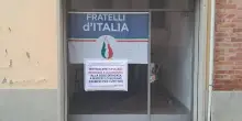 Volantino nella sede di FdI: "Abbandonata all’incuria"