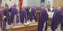 Ultimo saluto a don Edo: "I frutti del suo lavoro sono vivi nelle diocesi"