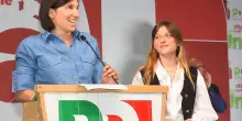Pd, sipario sull’Iren Park. Ovazione per Schlein. Poi l’avviso a Meloni: "Uniti ti batteremo"