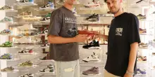 "Il nostro negozio? Vetrina e set per le vendite online di sneakers"