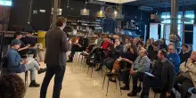 Un incontro per difendersi dalla truffe . Al Rosebud il film dedicato al chitarrista Emmet Ray