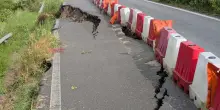 Frana lunga 100 metri. Collassa la Provinciale