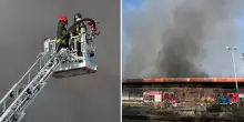 Incendio a Modena, fiamme nell’azienda Dsv: boato e colonna di fumo, paura tra i residenti