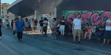 Ecco il nostro test. Corse dei bus tagliate: disagi, attese e proteste. Anche file con 100 persone