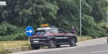 Folle inseguimento: fugge a un controllo e sperona i carabinieri con a bordo la compagna incinta