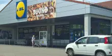 Nuovo assalto alla Lidl di Finale. Banda in fuga con la cassaforte
