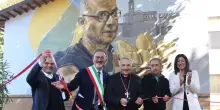 "Grati a don Pazzi". Inaugurato il murale