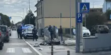 Schianto in moto, 52enne rovina a terra