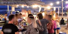 Chiringuito nel mirino. Feste, balli abusivi e musica oltre i limiti: ’stangati’ tre chioschi