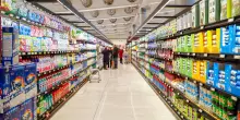 Rubano tonno, cosmetici e detersivi per 2.300 euro in un supermercato: denunciati