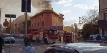 Incendio a Bologna, nube enorme di fumo e paura in via delle Fonti / VIDEO