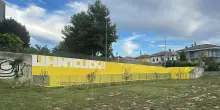 La beffa dei vandali writer. Sporcati chiesa e sottopasso. Il sindaco: qualcuno pagherà