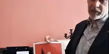 Mamma in ’burqa’ sul manifesto: "Ecco la verità"