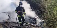 Sant'Ilario, autovettura in fiamme dopo l'incidente