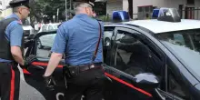 L'aveva costretta a versargli a più riprese la somma di 22mila euro, denunciato 38enne