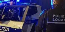 "C’è un ragazzo con un coltello". Blitz dei vigili alla festa degli studenti