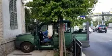 Furgoncino va contro un muro. Muratore muore poco dopo lo schianto