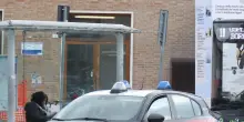 Resistenza ai carabinieri in stazione. Spray al peperoncino per bloccarlo