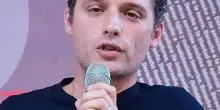 ’Vola alta la parola’, ultima serata. Ospite d’eccezione il poeta Annovi