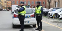 Schianto frontale due auto in tangenziale: un morto e un ferito