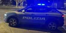 Rubano ruota di scorta dopo aver bucato