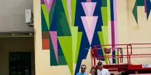 Un murales colora le pareti esterne della scuola "Don Bosco"