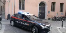 Spaccia in centro e colpisce in faccia un carabiniere: 18enne arrestato