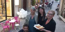 Shopping serale, quasi flop. Tanti negozi restano chiusi: "Così è una cosa ridicola"