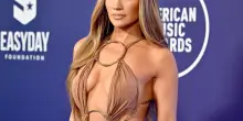 Jennifer Lopez indossa un abito del designer faentino Nicola Bacchilega