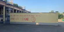 No Vax violano il cimitero