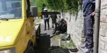 Scontro con un’auto sulla Porrettana, centauro ferito