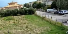 Addio all’ultimo parcheggio. Capodarco, in vendita l’area. I residenti: "Qui abitano in tanti"
