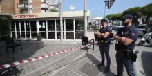 Accoltellato in centro, è grave. Prima il diverbio e i fendenti. Poi l’aggressore si costituisce