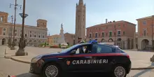 Finto ufficiale nei guai: "Prometteva affari e intascava soldi"