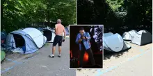 Fan di Vasco Rossi già accampati, ma le tende traslocano: attesa per il concerto a Bologna